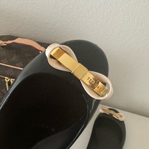 Ted Baker London Black and Gold Flats with Elegant Bow - Picture 4 of 6